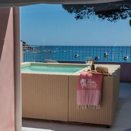 The Pink Elephant 3*