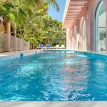 The Pink Elephant 3*