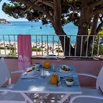 The Pink Elephant 3*