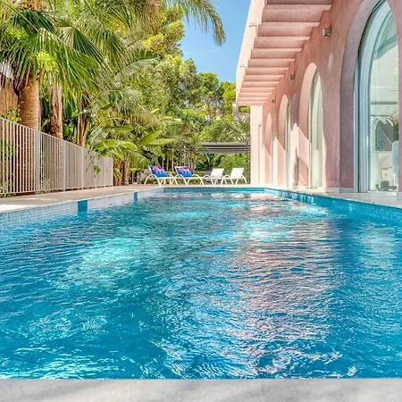 The Pink Elephant 3*